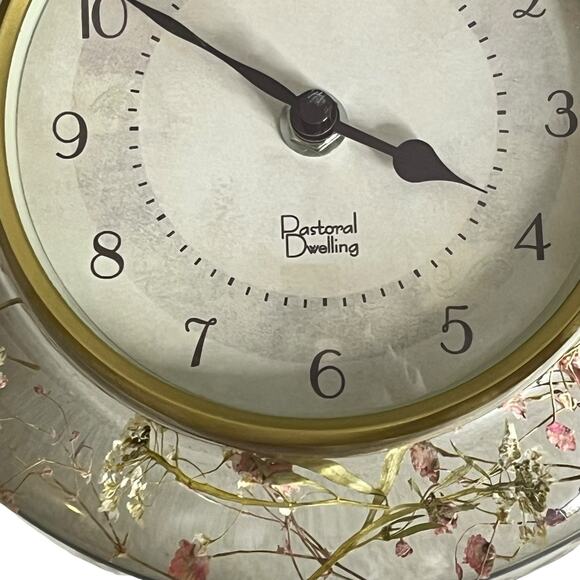 VTG Pastoral Dwelling Quartz Wall Clock Acrylic Resin Lucite Dried Flowers Works - Picture 2 of 5